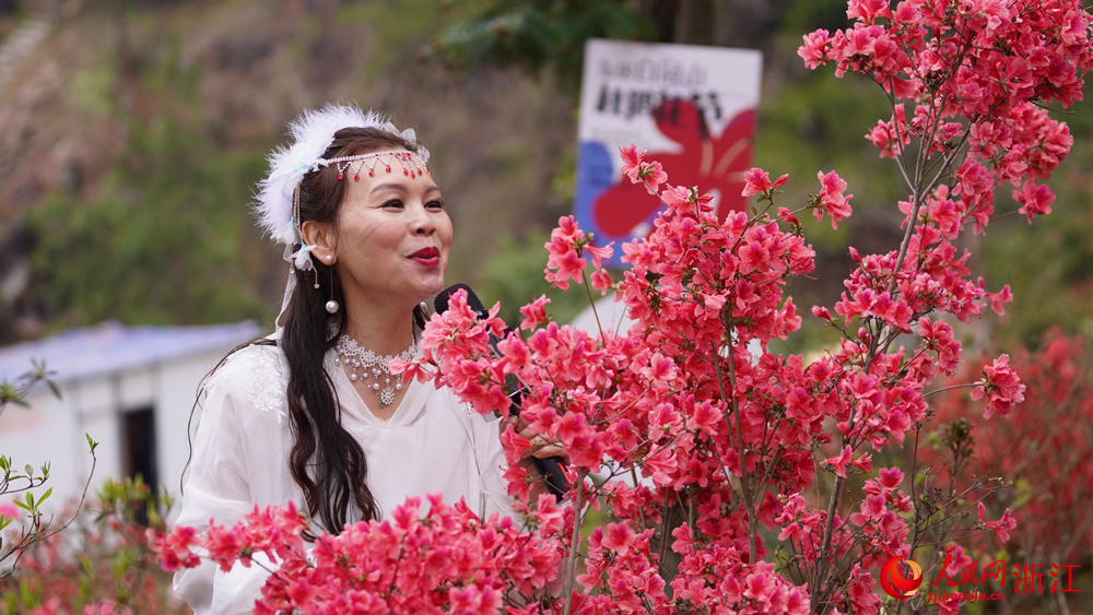 浙江仙居橫溪·白冠山第四屆杜鵑花節暨“文化賦能”行動在垟莊村啟動。人民網記者 郭揚攝