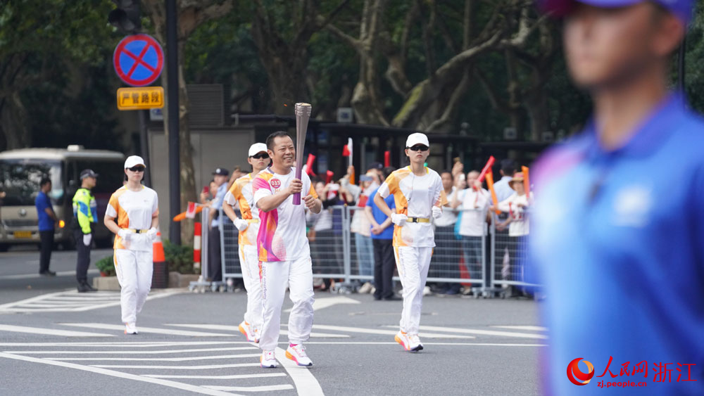 杭州亞運會火炬傳遞現場。人民網記者 艾宇韜攝