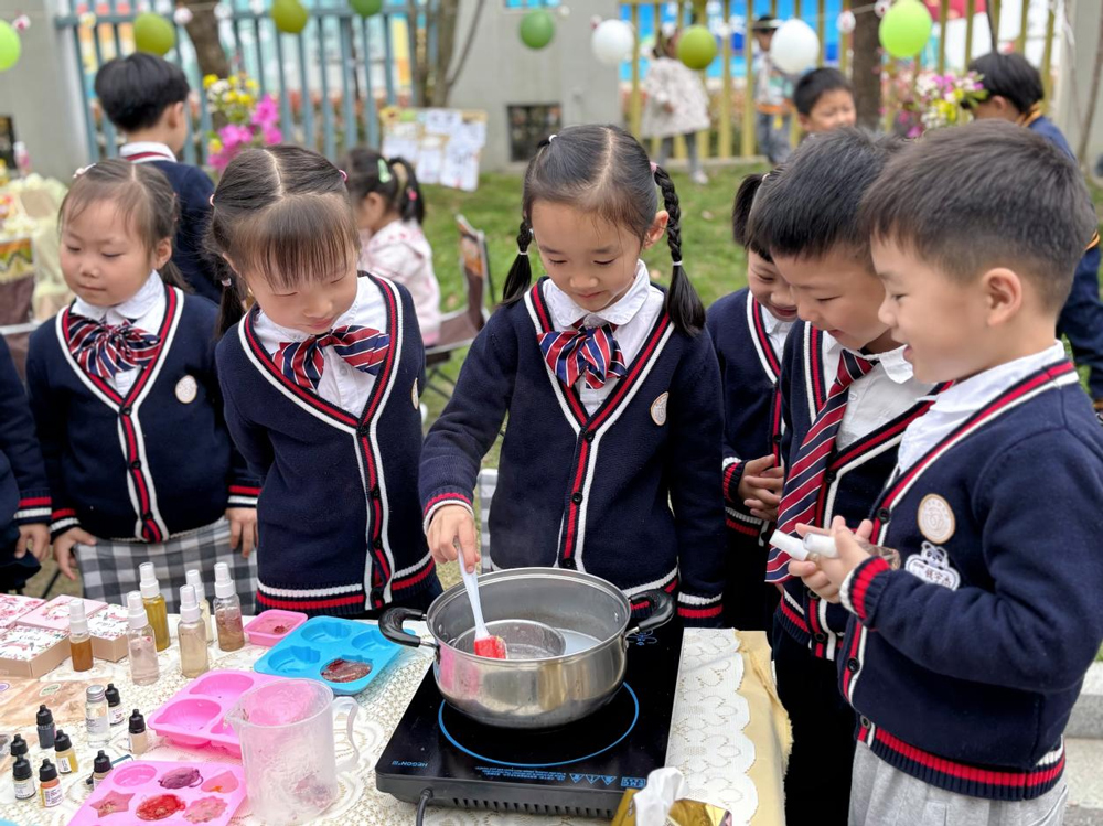 花草節(jié)活動(dòng)現(xiàn)場(chǎng)。菱湖鎮(zhèn)幼兒園供圖