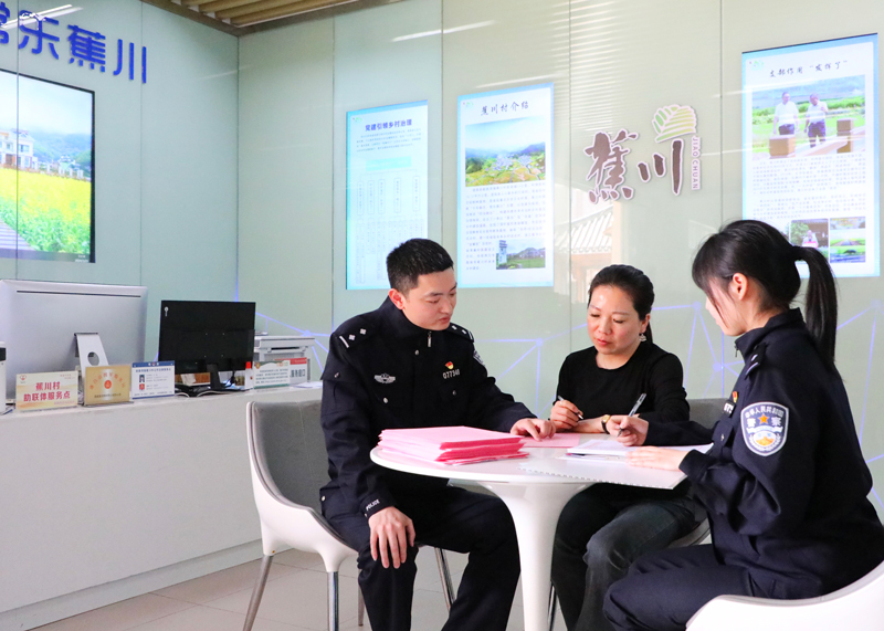 民警在蕉川警務室開展日常工作。遂昌公安供圖