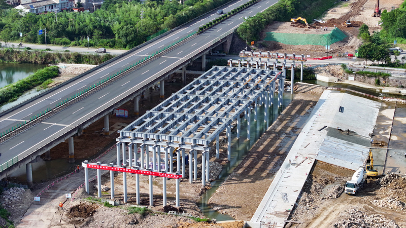 甬臺溫改擴建寧波南段項目黃壇保通路3號橋現場。浙交建設供圖