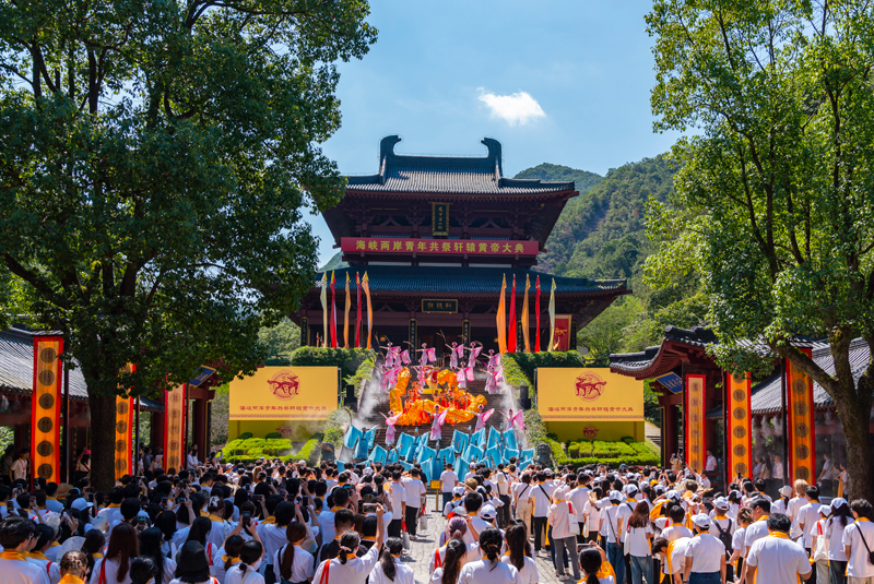 7月12日，海峽兩岸青年共祭軒轅黃帝大典活動(dòng)在浙江縉云舉行。鄭浩天攝