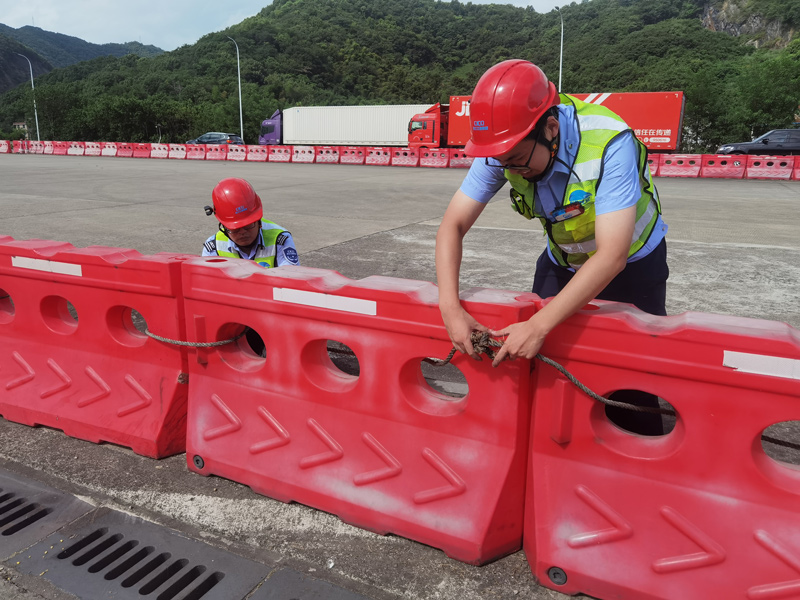 加固路段引導設施。浙高運公司供圖