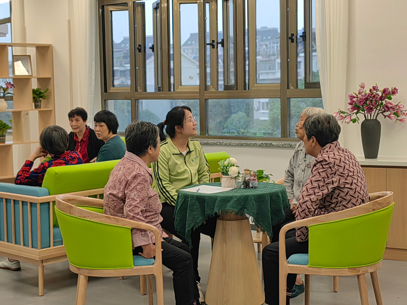 村社養老服務站點運行良好。蛟川街道供圖