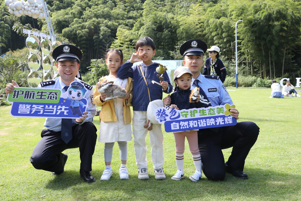 10月以來，湖州德清公安攜手生態警務聯盟成員單位，開展形式多樣的生態安全宣傳活動。德清公安供圖