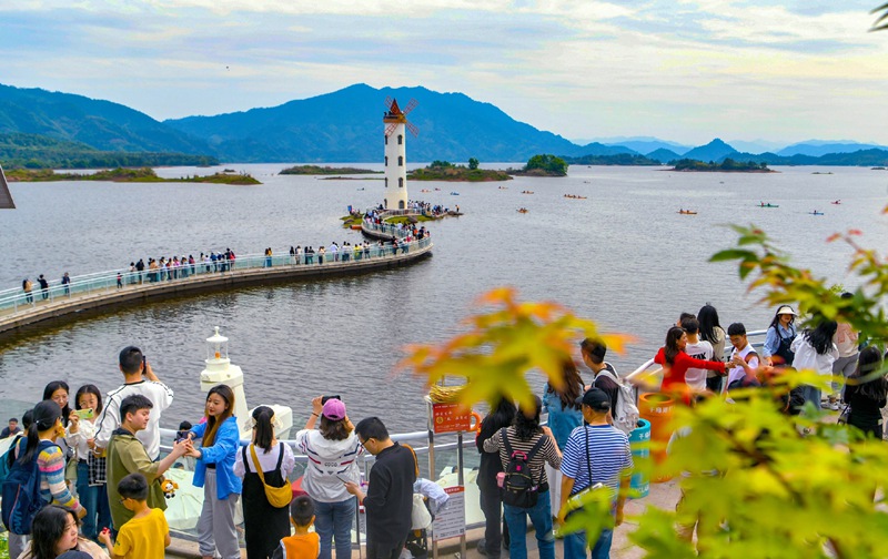 杭黃高鐵帶動淳安當地旅游業的迅速升溫。淳安縣文廣旅體局供圖