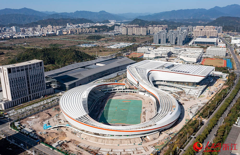 空中俯瞰麗水南城運動綜合體項目建設現場。人民網 章勇濤攝